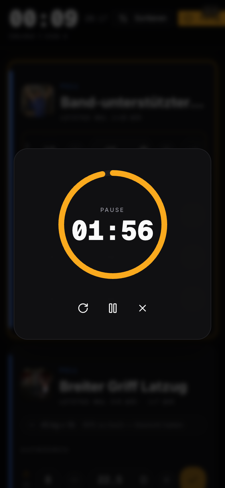 Rest-Timer als Vollbild-Overlay: amber Ring um die verbleibende Zeit, Pause-Label, Restart/Pause/Skip-Buttons unten.